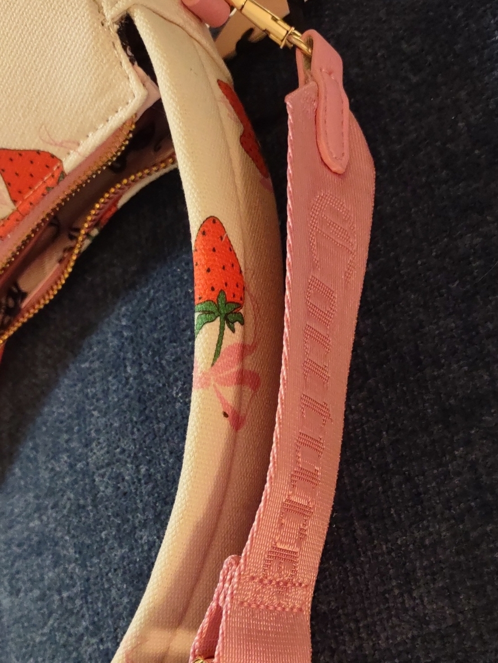 Juicy Couture Strawberry Festival Shoulder Bag Bow Cream Multi NWT Bunny Charm. - Picture 9 of 11